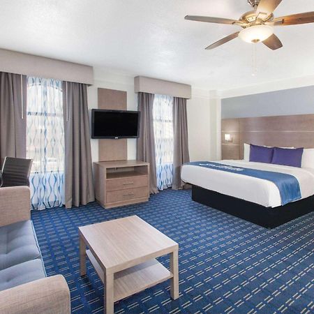 Days Inn & Suites By Wyndham Webster Nasa-Clearlake-Houston Zewnętrze zdjęcie