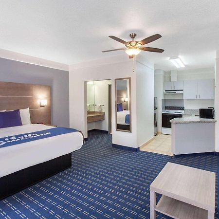 Days Inn & Suites By Wyndham Webster Nasa-Clearlake-Houston Zewnętrze zdjęcie