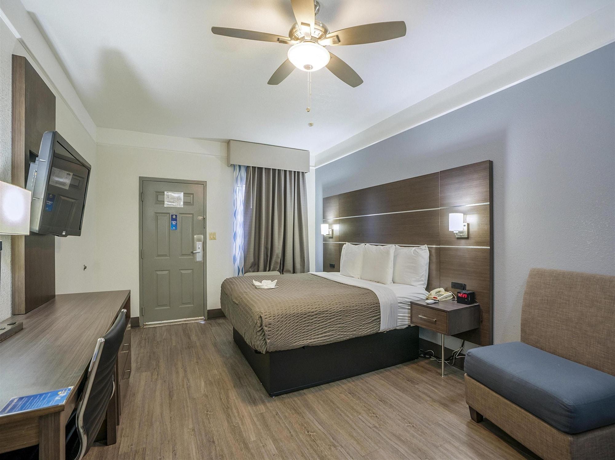 Days Inn & Suites By Wyndham Webster Nasa-Clearlake-Houston Zewnętrze zdjęcie